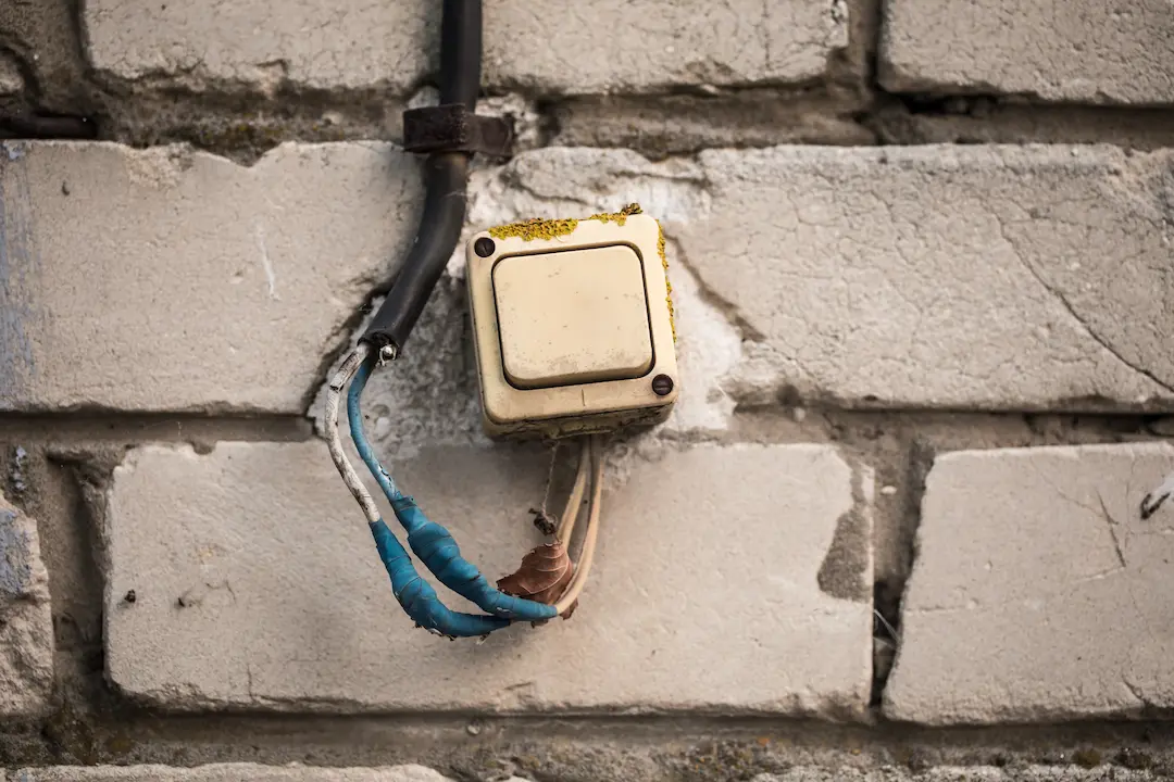 Problemas Eléctricos Más Comunes en Casas Antiguas