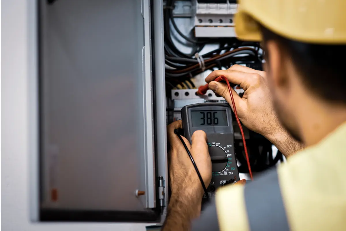 Violaciones Comunes del Código Eléctrico en Casas de Miami