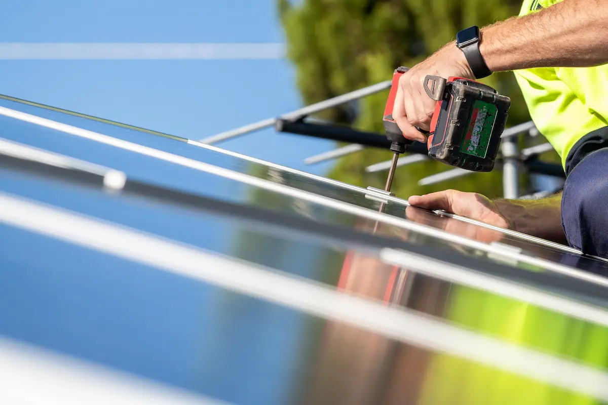 Cuándo Actualizar tu Panel Eléctrico Antes de Instalar Solar o un Cargador EV