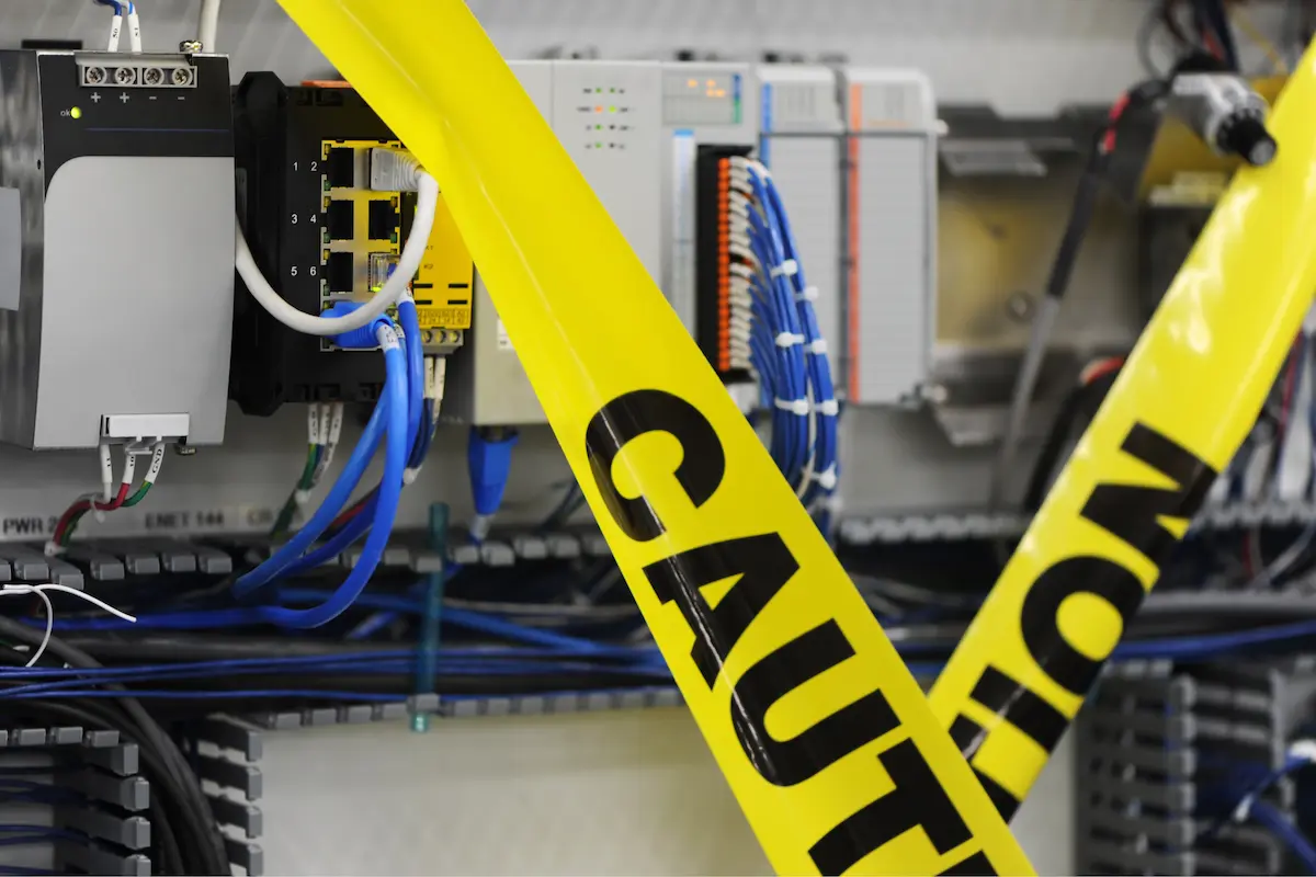 Cuándo Contratar un Electricista Profesional vs Hacerlo Usted Mismo